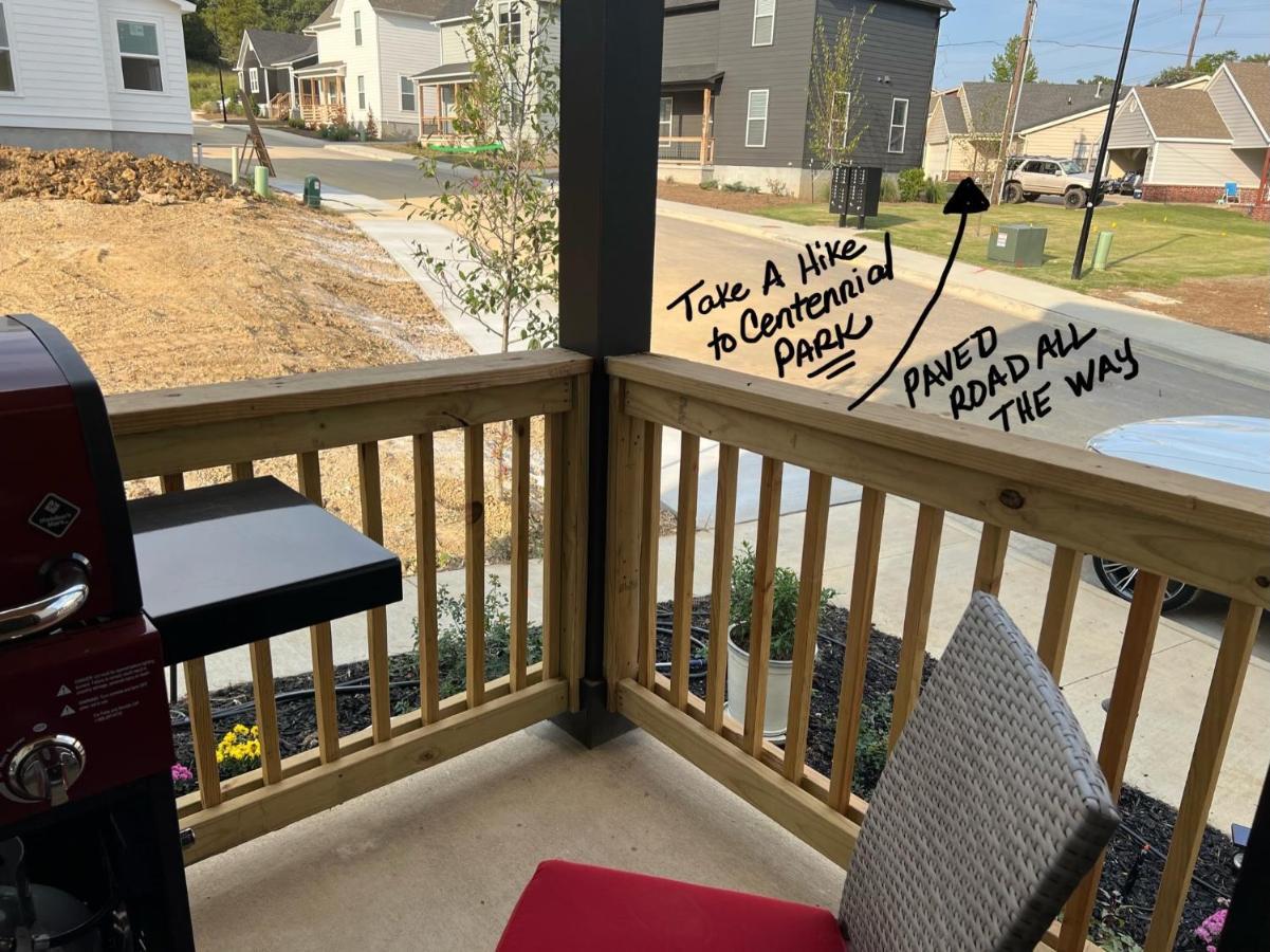 New Centennial Park Luxury Smart Home W Courtyard Fayetteville Bagian luar foto