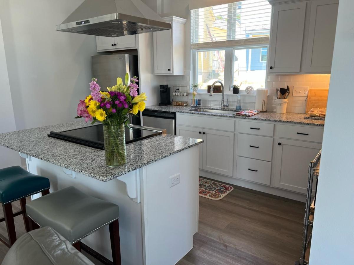 New Centennial Park Luxury Smart Home W Courtyard Fayetteville Bagian luar foto