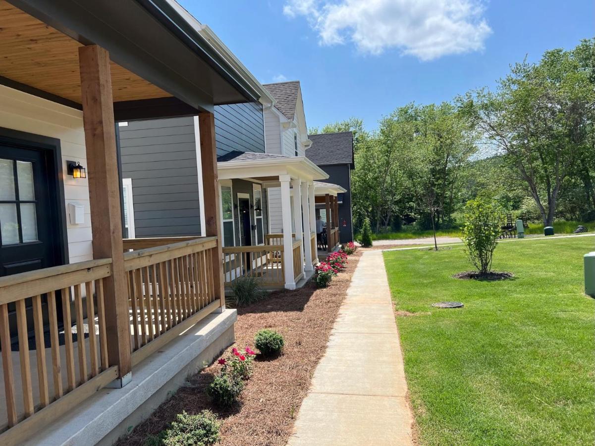 New Centennial Park Luxury Smart Home W Courtyard Fayetteville Bagian luar foto