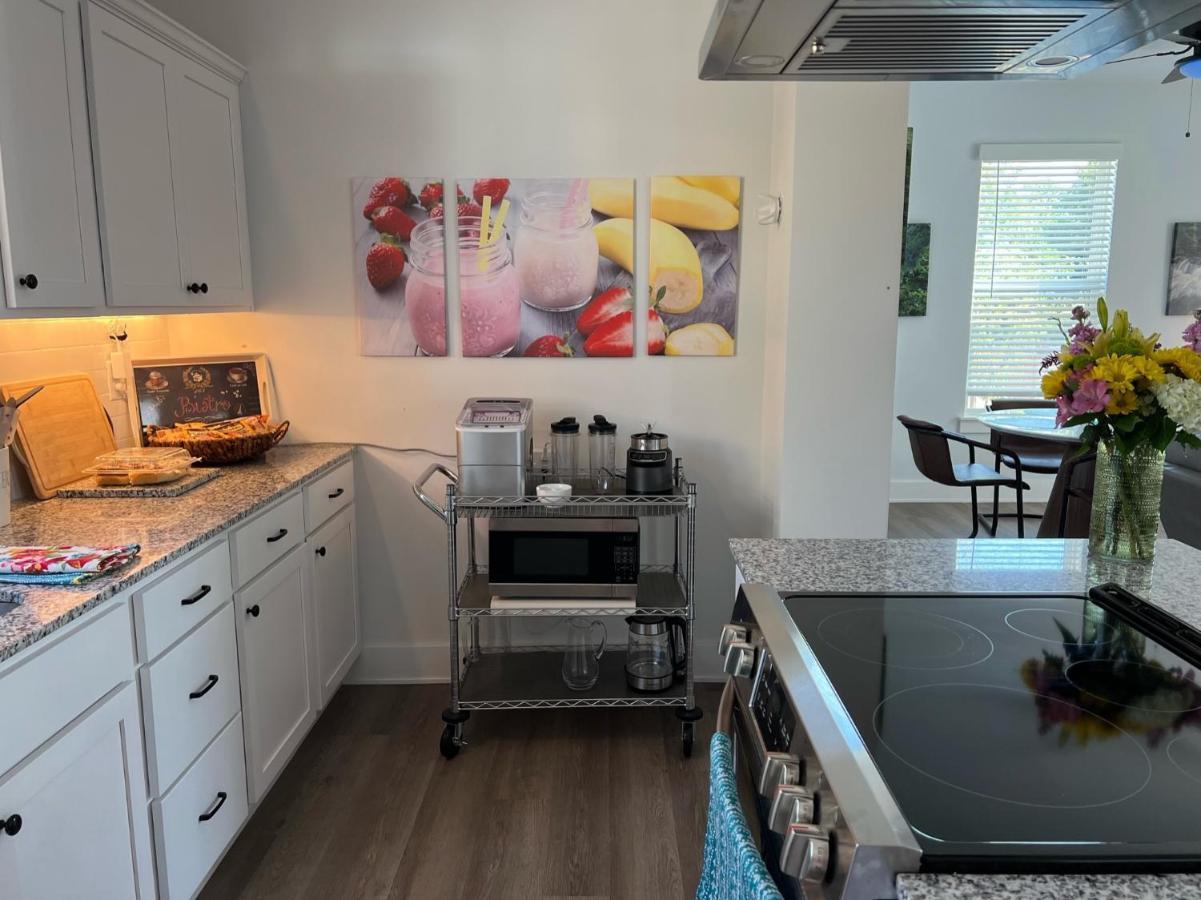 New Centennial Park Luxury Smart Home W Courtyard Fayetteville Bagian luar foto