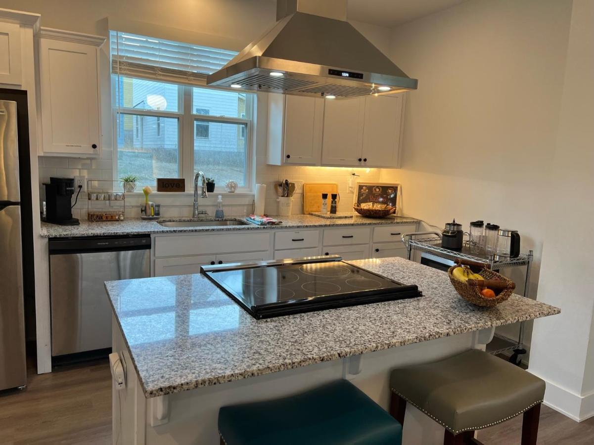 New Centennial Park Luxury Smart Home W Courtyard Fayetteville Bagian luar foto